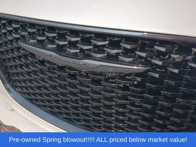 Used 2020 White Chrysler Touring image 9