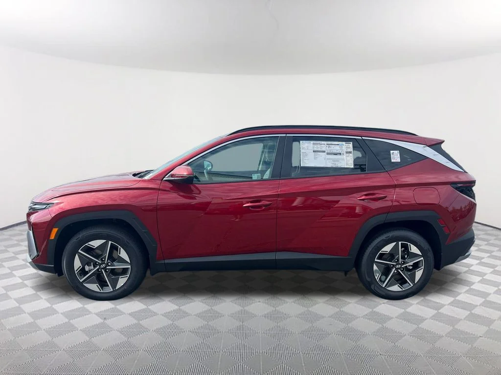 Used 2025 Red Hyundai SEL Convenience image 8