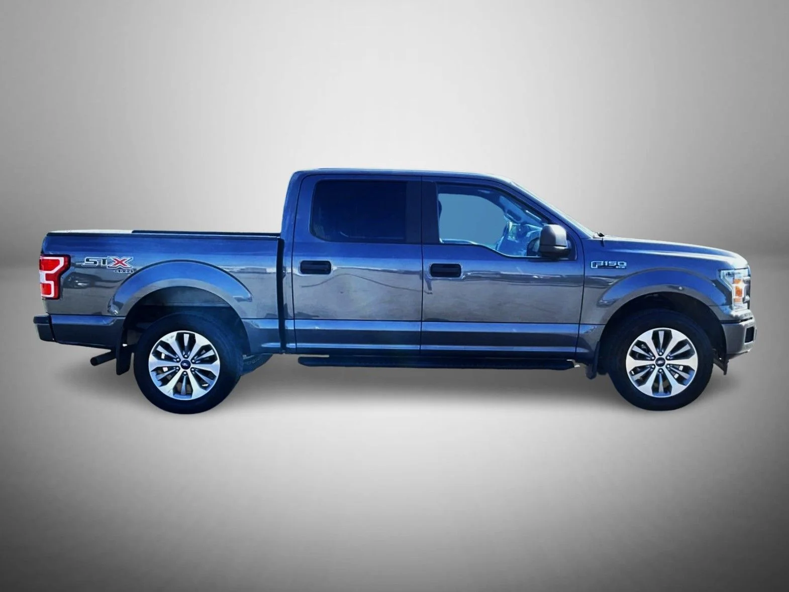 Used 2018 Gray Ford XL image 4