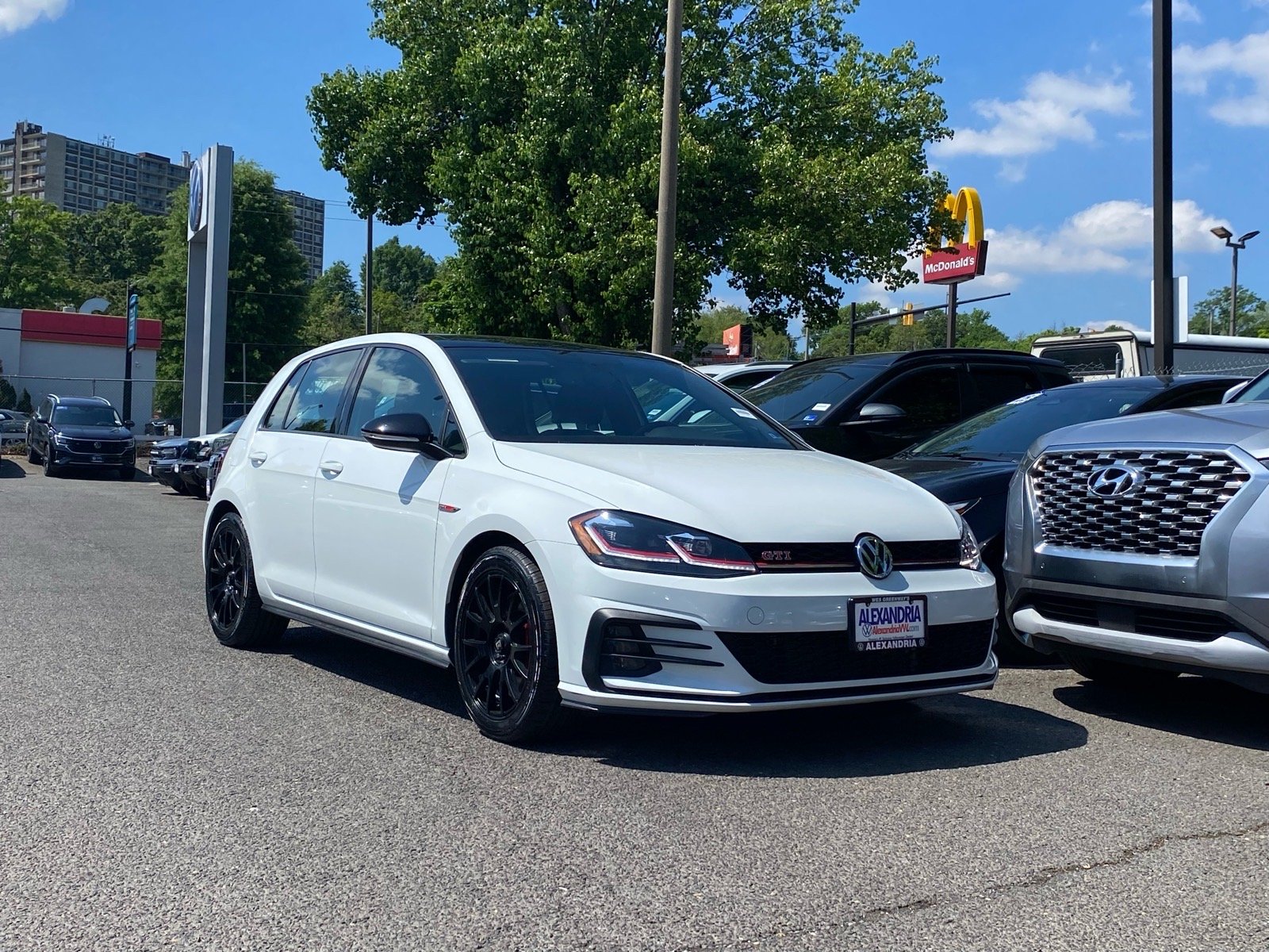 2021 Volkswagen Golf GTI 2.0T SE 4-door DSG's photo