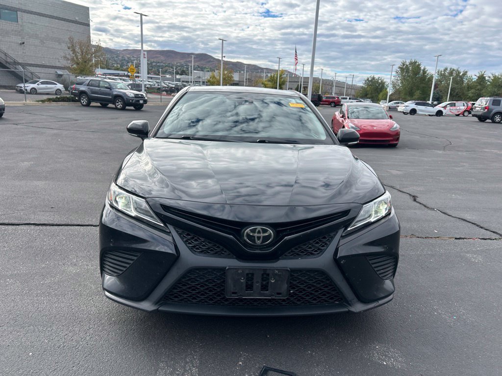 Used 2018 Midnight Black Metallic Toyota SE image 4