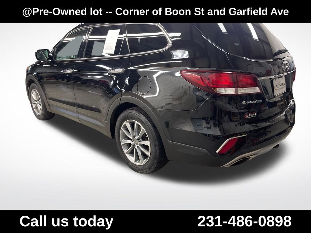 Used 2018 Black Hyundai SE image 3
