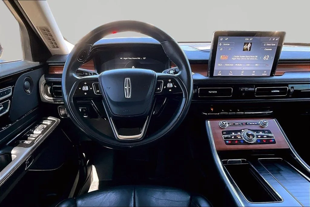Used 2020 Radiance Metallic Lincoln Reserve image 5