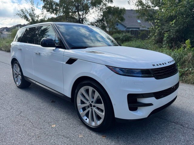 New 2027 Fuji White Land Rover SE image 4