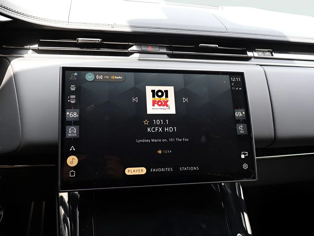 Certified Used 2025 Fuji White Land Rover Dynamic SE image 22