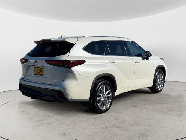 Used 2021 Blizzard Pearl Toyota Limited image 5