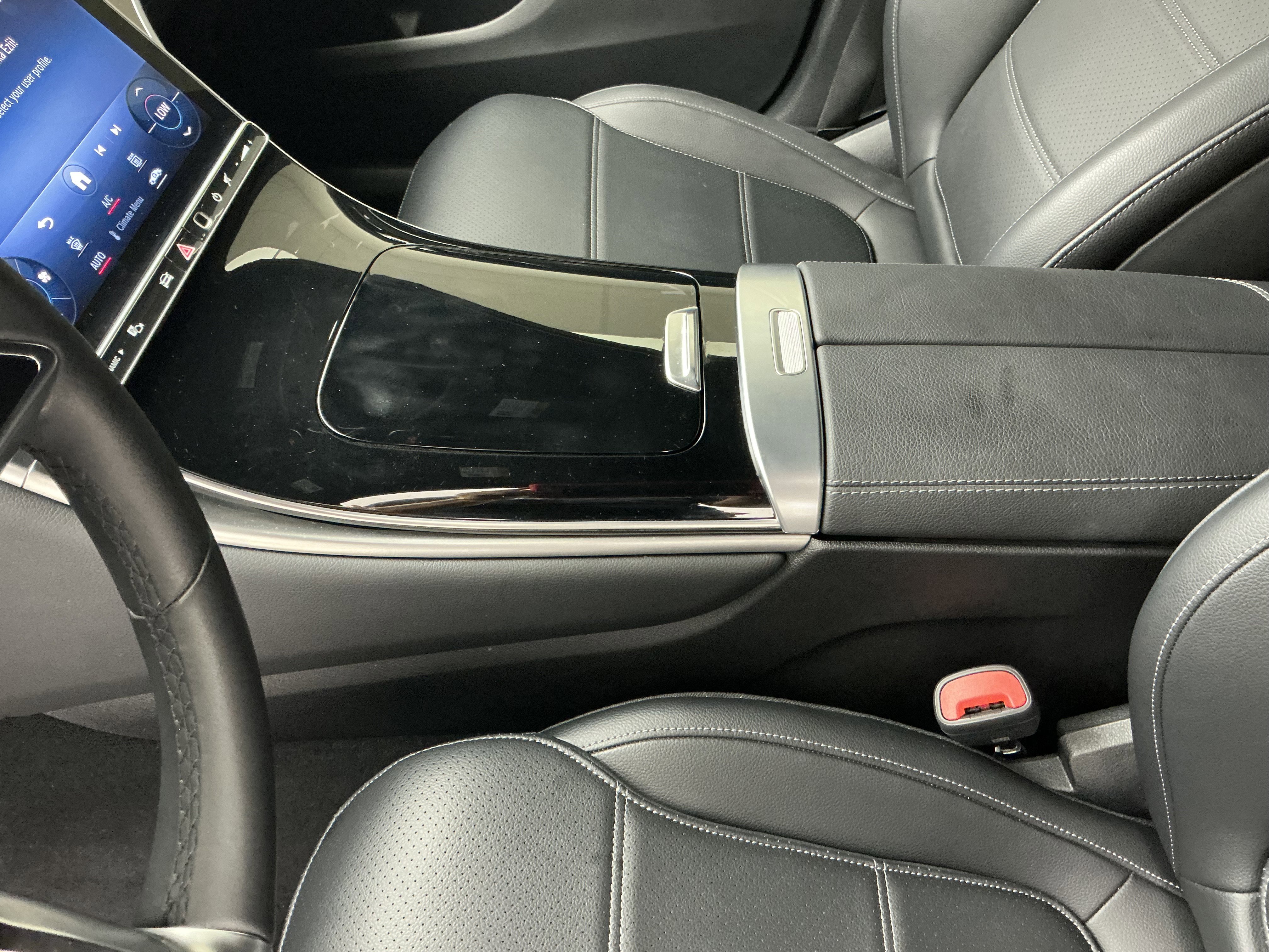 Used 2024 White Mercedes-Benz GLC 300 image 13