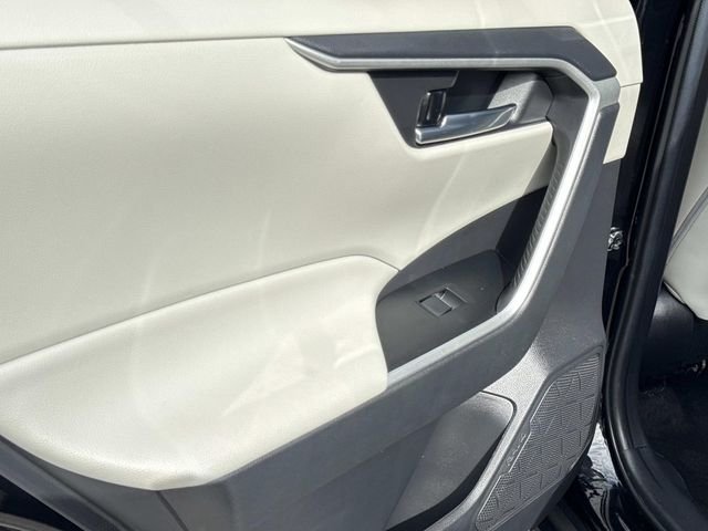 Used 2021 Black Toyota XLE Premium image 12