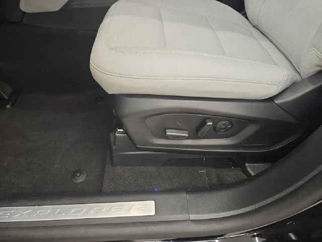 New 2026 Agate Black Metallic Ford Platinum™ image 45