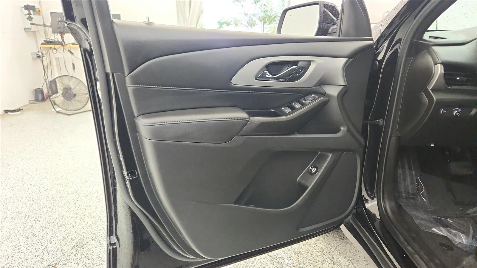 Used 2023 Mosaic Black Metallic Chevrolet LT Cloth image 32