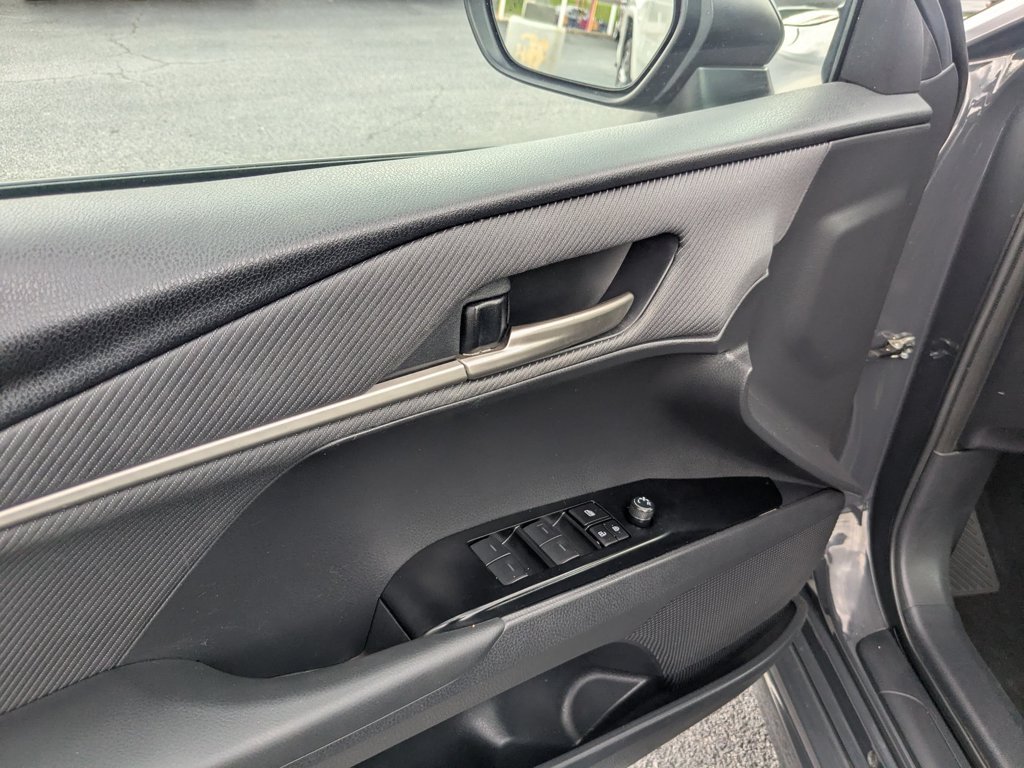 Used 2025  Toyota SE image 12