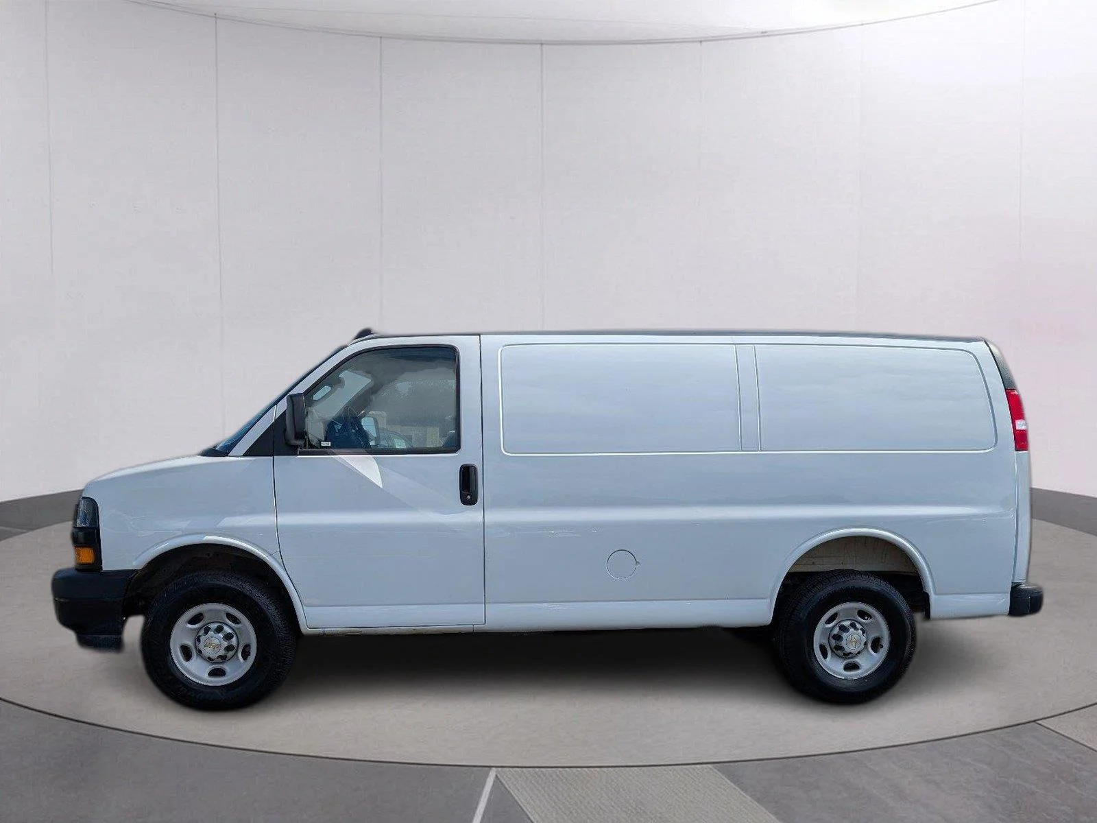 Used 2025 Summit White Chevrolet WT image 2