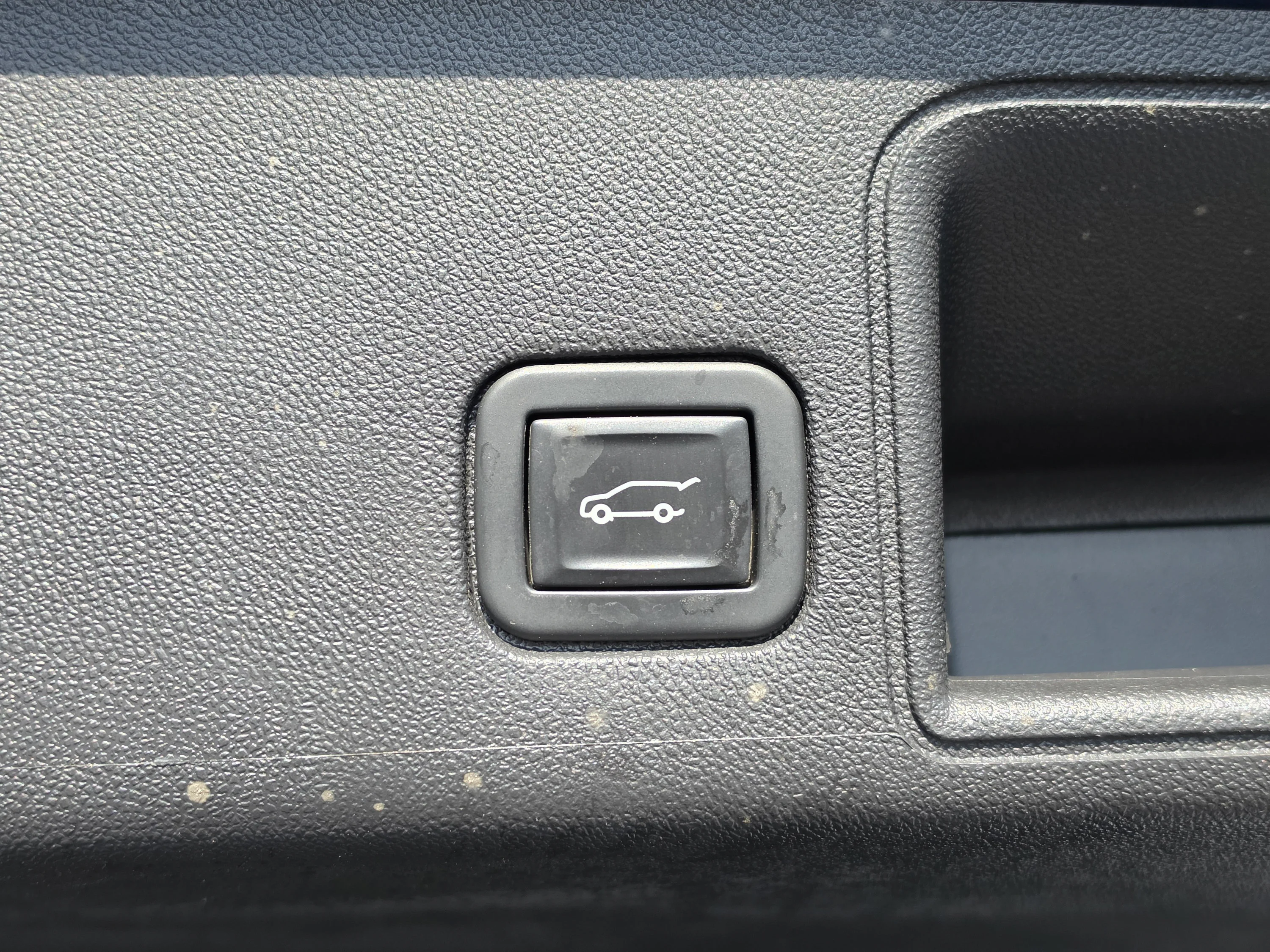 Used 2020 Blue Emerald Metallic GMC SLT image 16