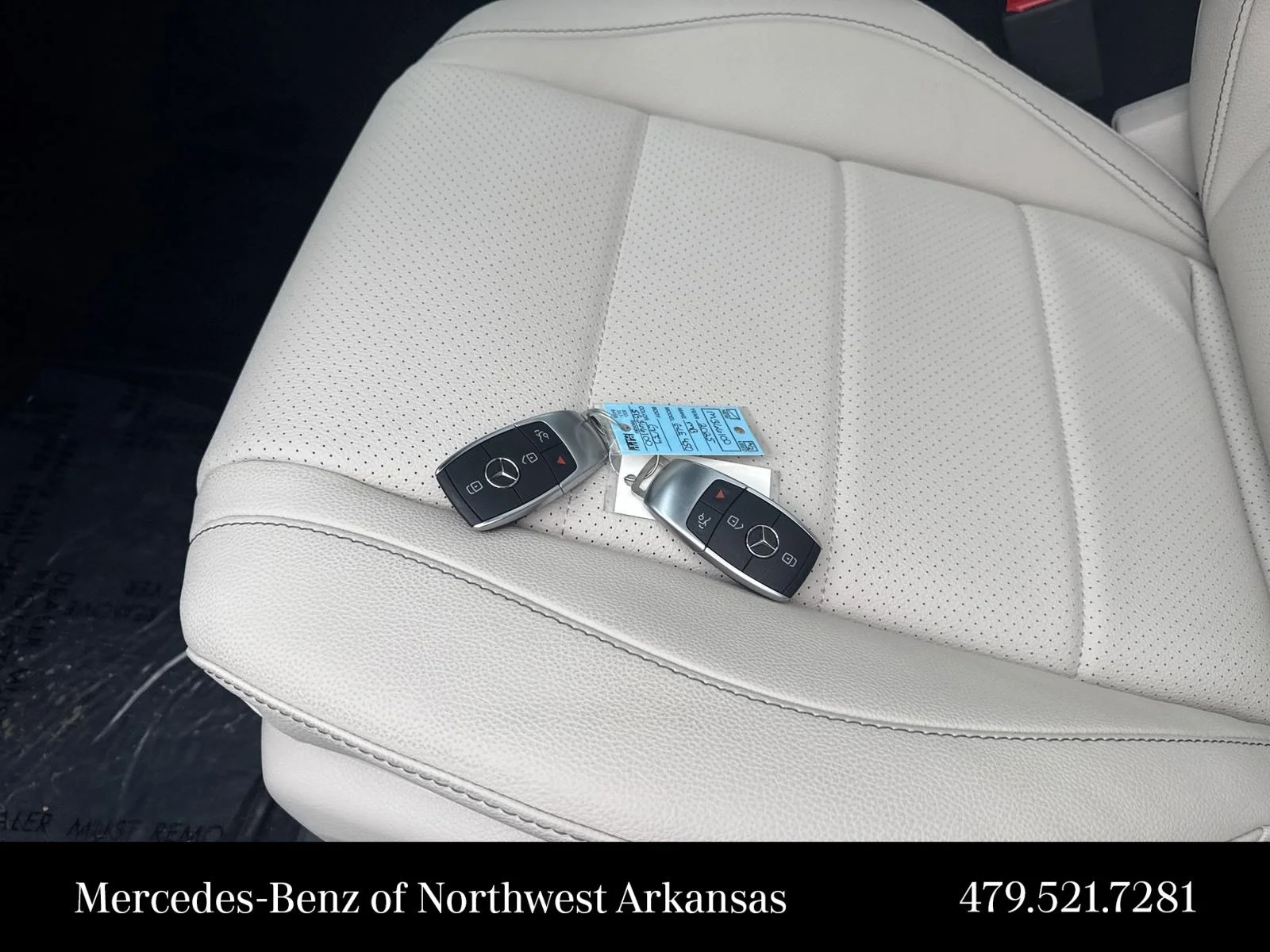 Used 2025  Mercedes-Benz  image 15