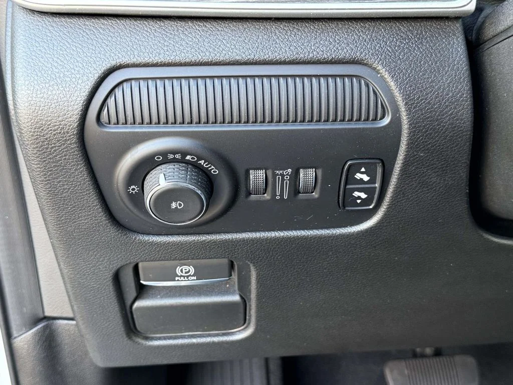 Used 2023 White Jeep Series III image 31