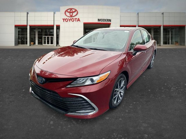 2022 Toyota Camry Hybrid XLE