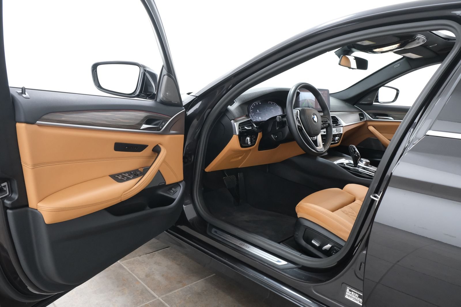 Used 2023 Dark Graphite Metallic BMW 530i xDrive image 24