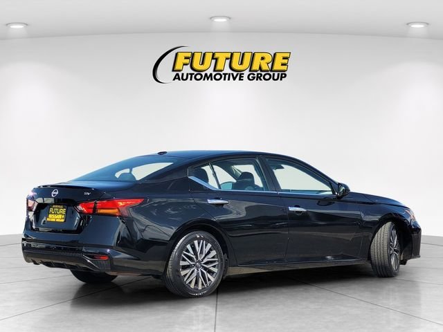 Used 2023 Black Nissan 2.5 SV image 4