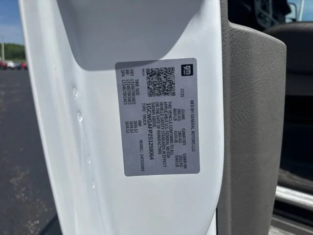 Used 2025 Summit White Chevrolet WT image 34
