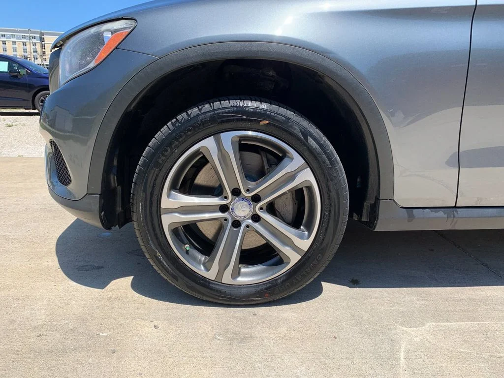 Used 2017 Gray Mercedes-Benz GLC 300 image 34