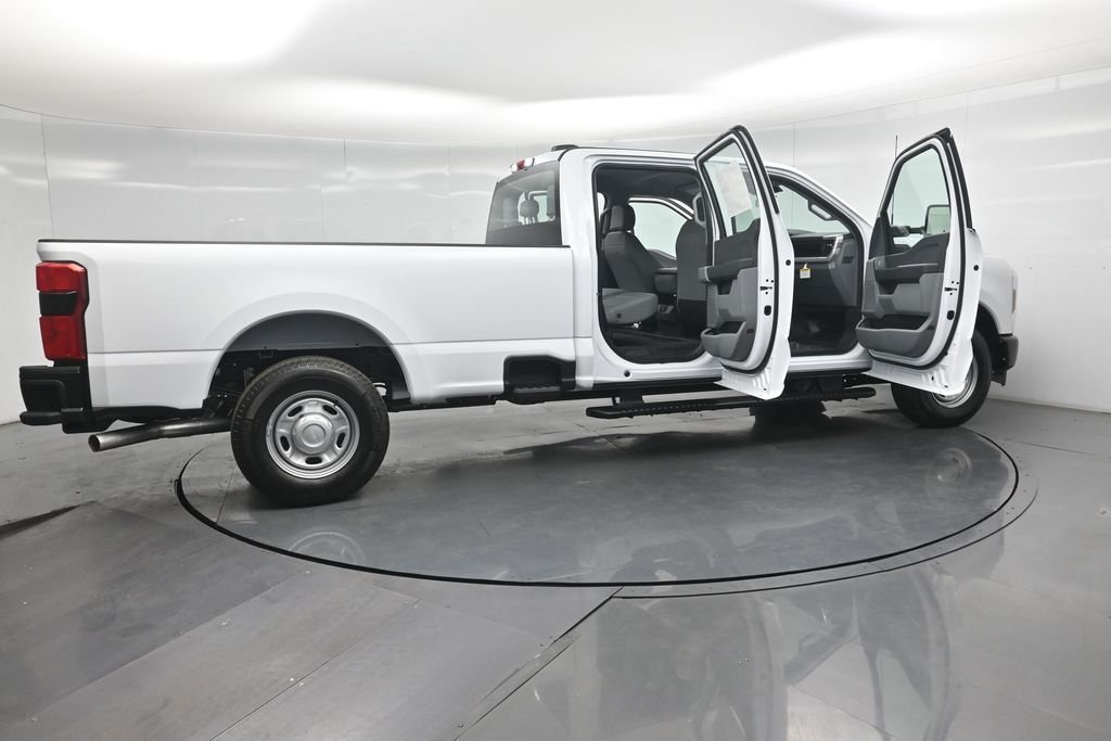 New 2026 Oxford White Ford XL image 3