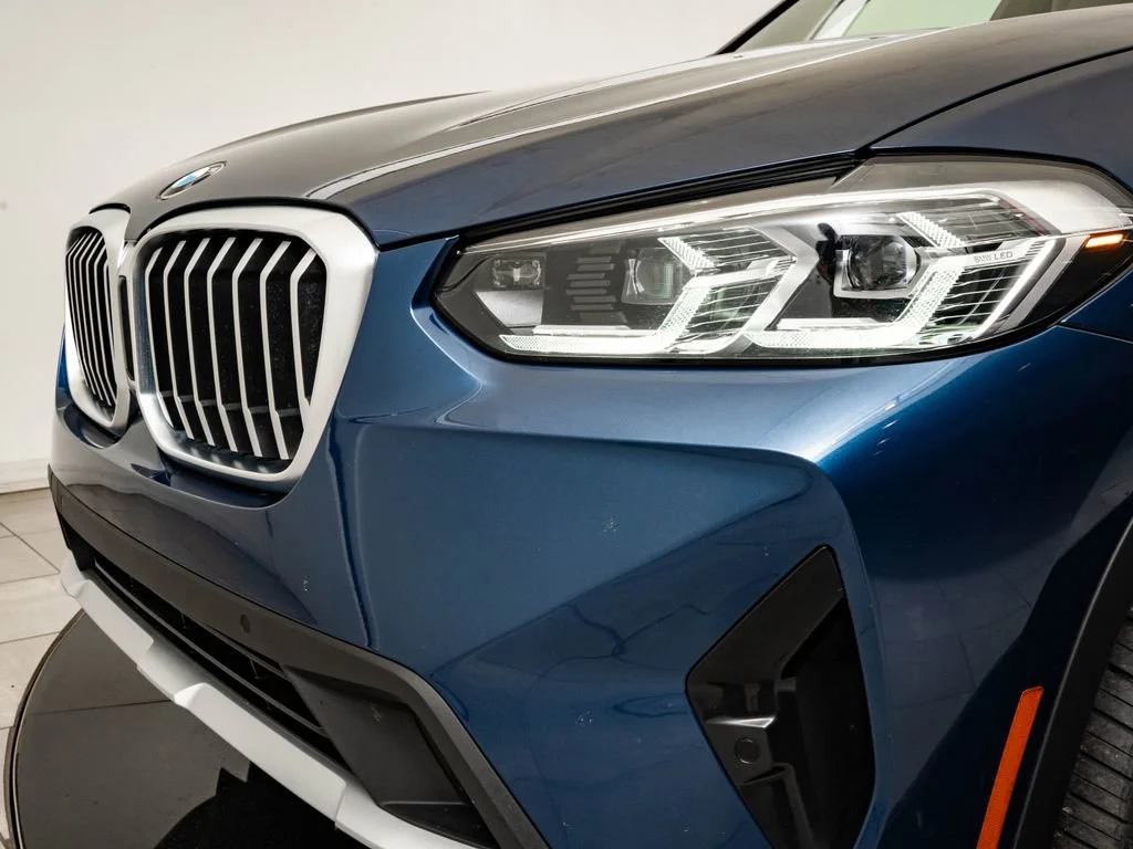 Used 2022 Phytonic Blue Metallic BMW xDrive30i image 3