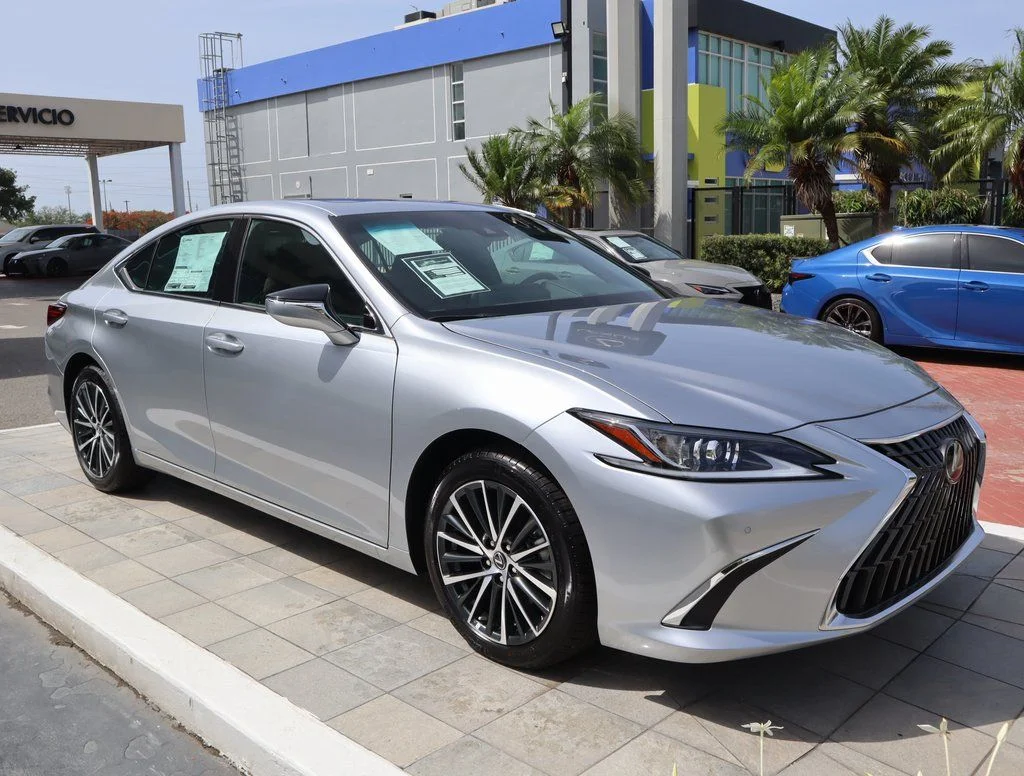 Used 2025 Silver Lexus 350 image 3