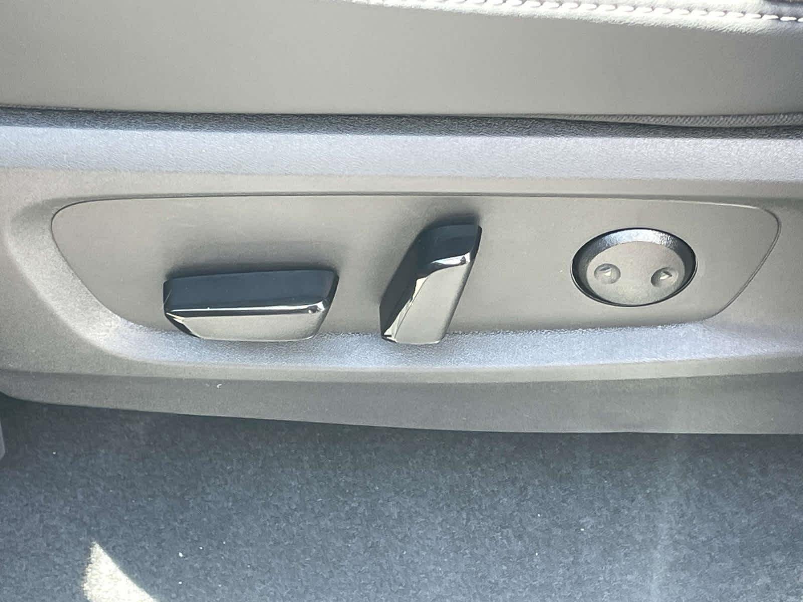 New 2026 Boulder Gray Pearl/Super Black Nissan Platinum image 17