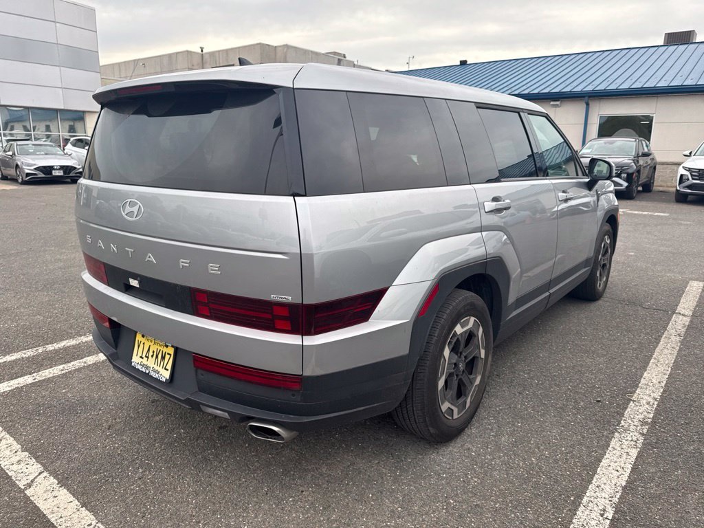 Used 2025 Silver Hyundai SE image 4