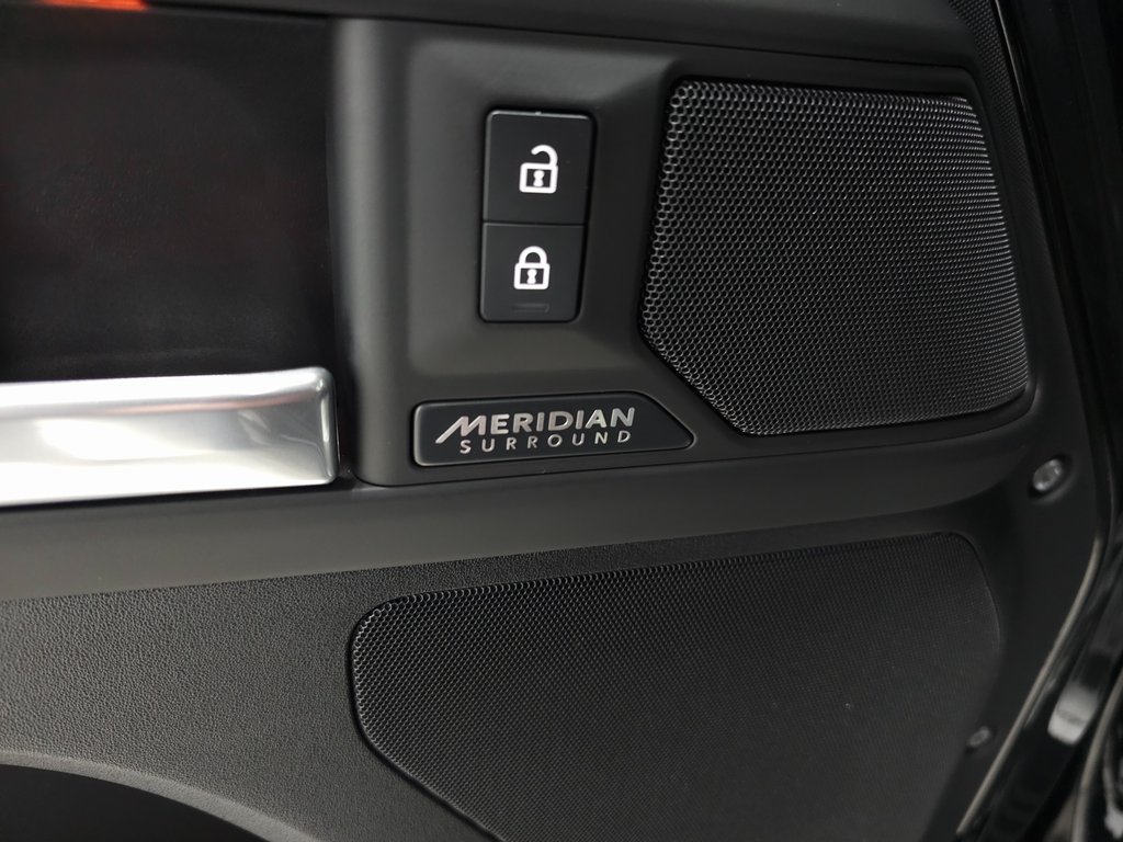 2025 LAND ROVER DEFENDER - Image 15