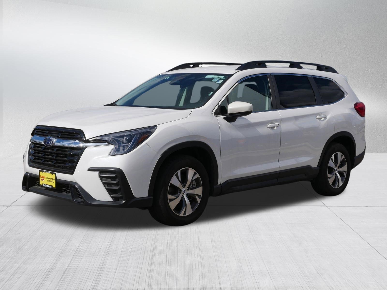 Used 2025 Crystal White Pearl Subaru Premium image 3
