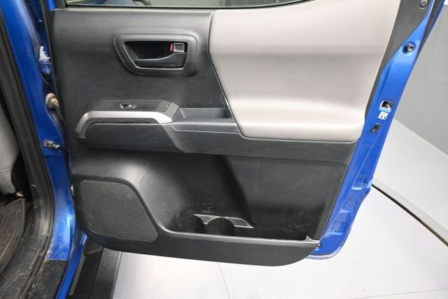 Used 2018 Blue Toyota SR5 image 15