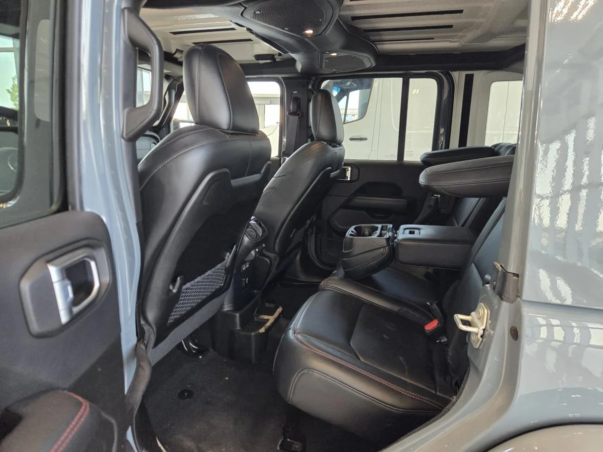 Used 2024 Silver Jeep Rubicon X 4 portes 4x4 TOIT DUR CUIR SIEGES ET VOLANTS CHAUFFANTS CAMÉRA AIR BLUETOOTH image 7