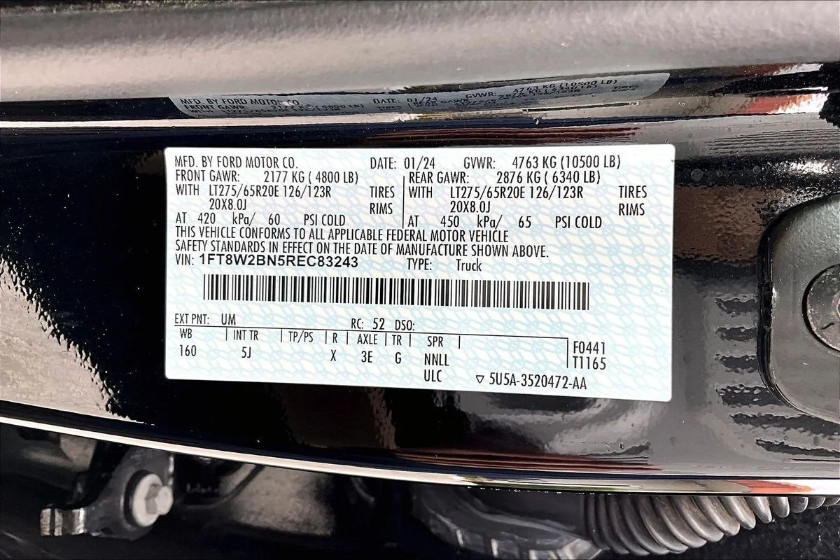 Used 2024  Ford LARIAT image 20