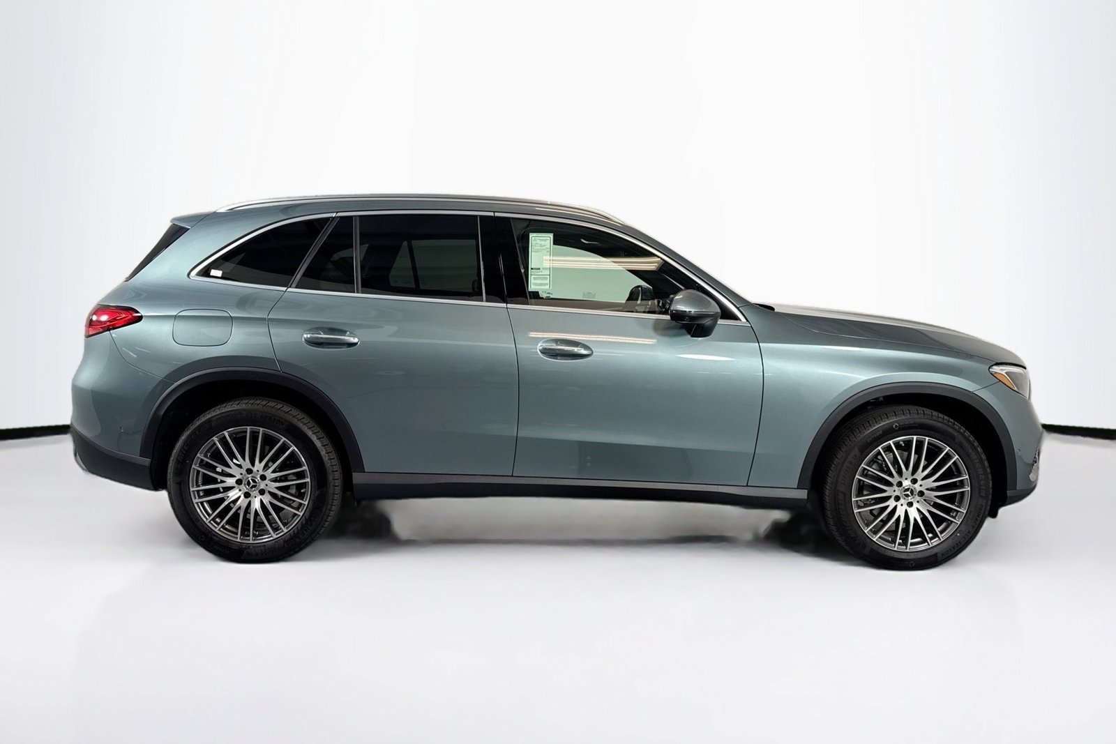 New 2026 Verde Silver Metallic Mercedes-Benz GLC 300 image 4