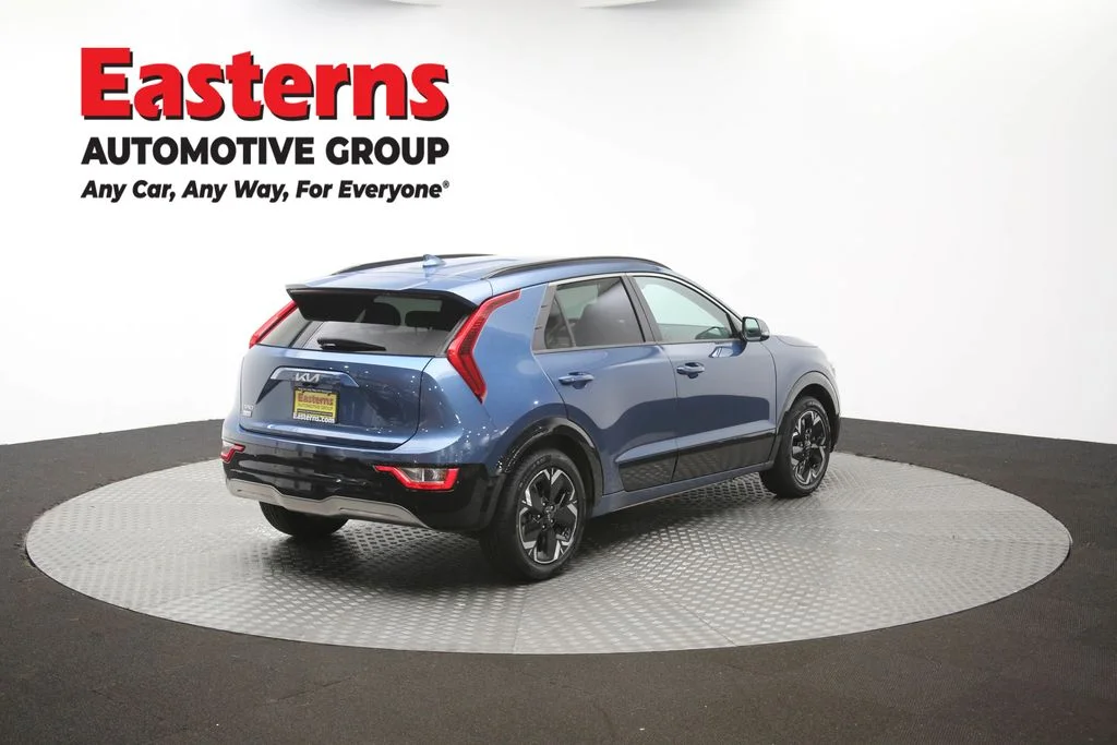 Used 2023 Blue Kia Wind image 39