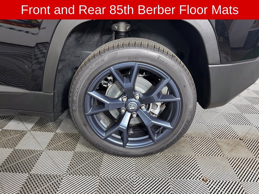 New 2026 Diamond Black Crystal Pearl-Coat Exterior Paint Jeep Laredo image 19