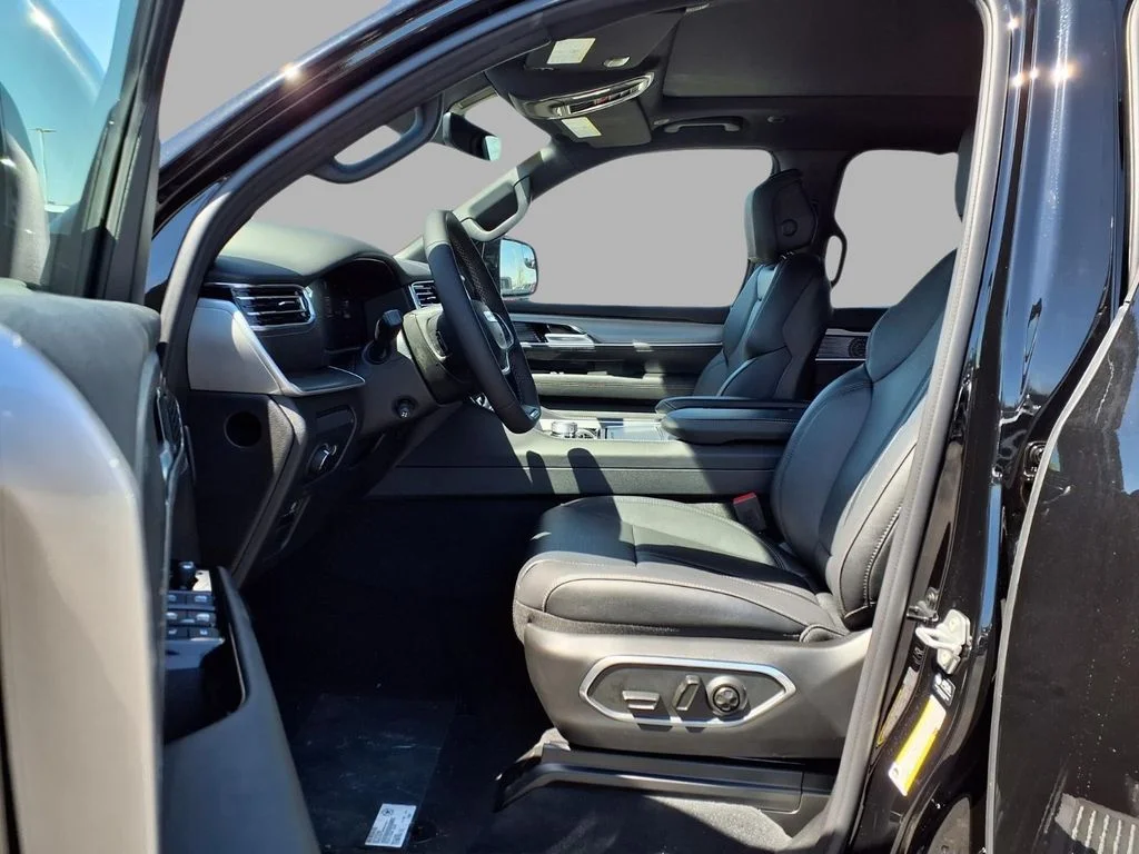 New 2026 High Gloss Black Exterior Paint Jeep Limited Reserve image 22