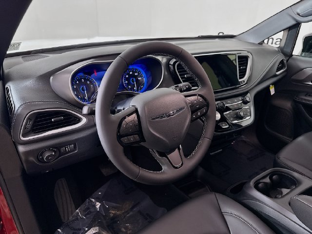 New 2026 Red Hot Pearl-Coat Exterior Paint Chrysler Select image 9