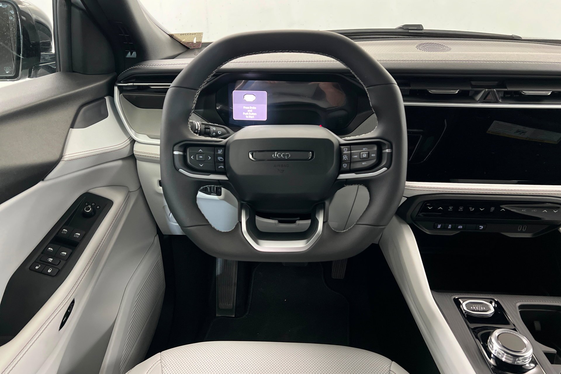 New 2026 Bright White Clear-Coat Exterior Paint Jeep Limited image 13