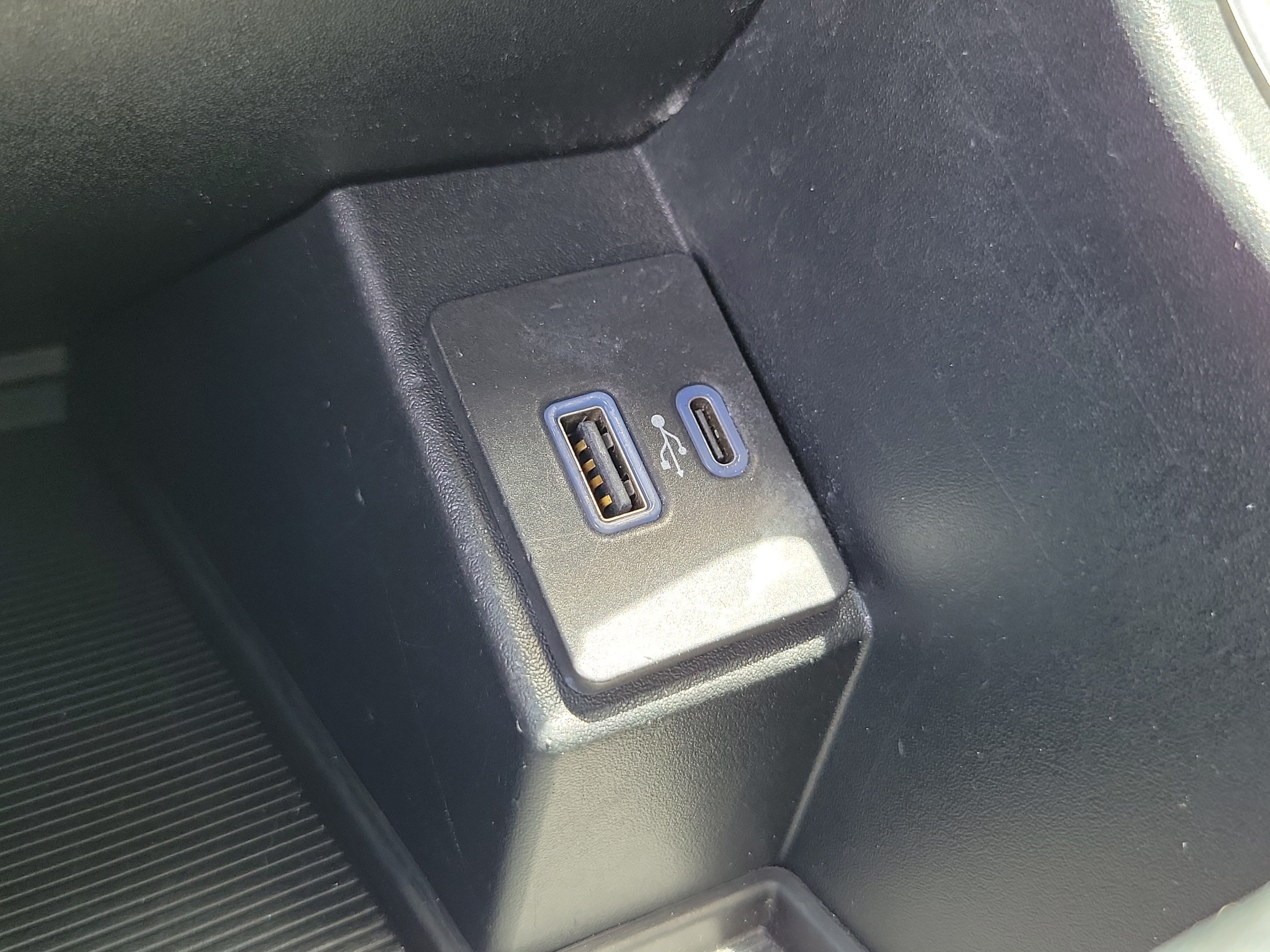 Used 2024 Agate Black Metallic Ford SEL image 8