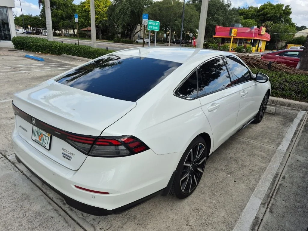 Used 2023 Platinum White Pearl Honda Touring image 5