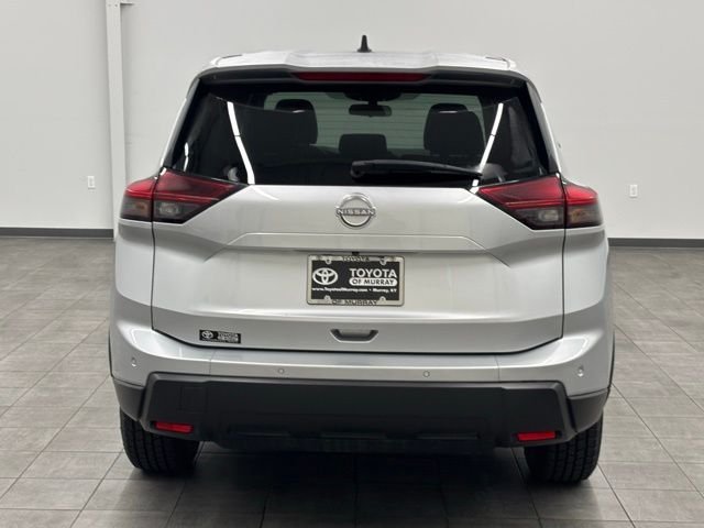 Used 2024 Silver Nissan S image 3