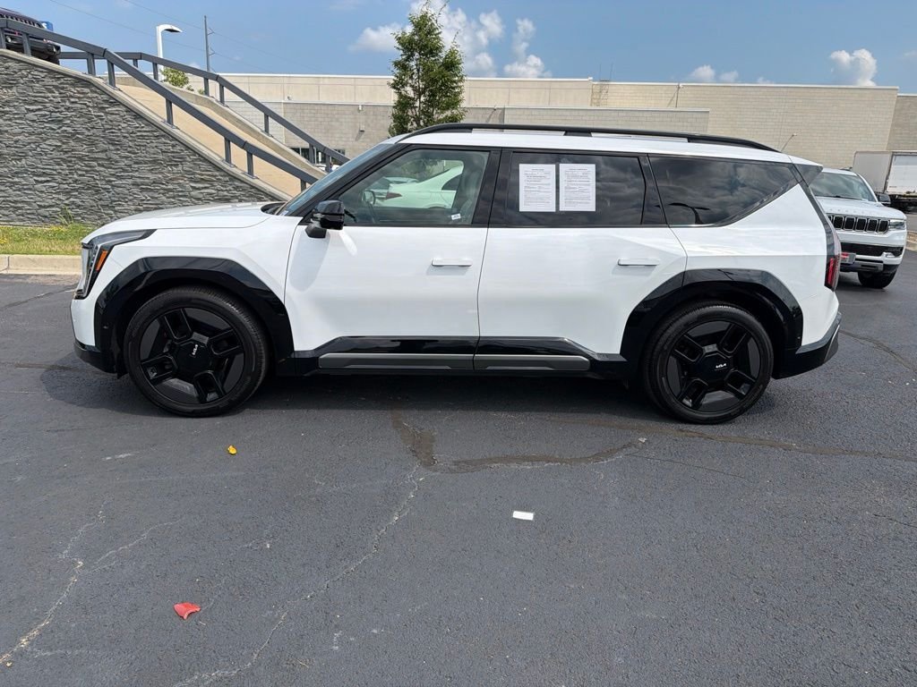 Used 2024 White Kia GT-Line image 4