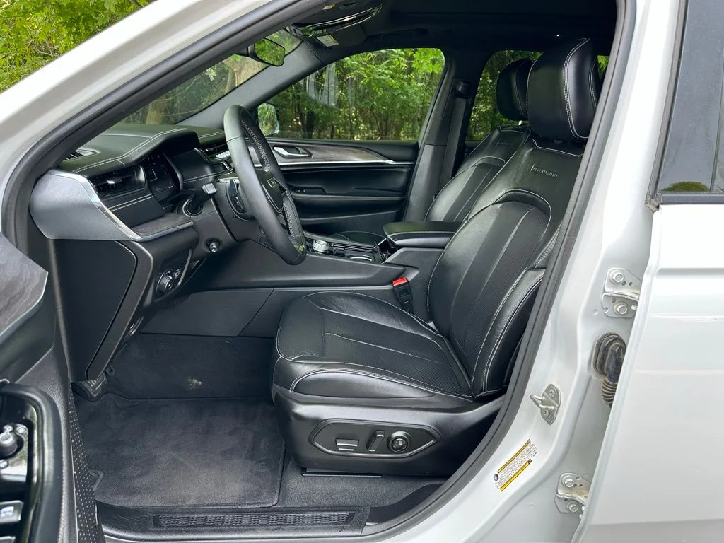 2023 Jeep Grand Cherokee Overland - Photo 12