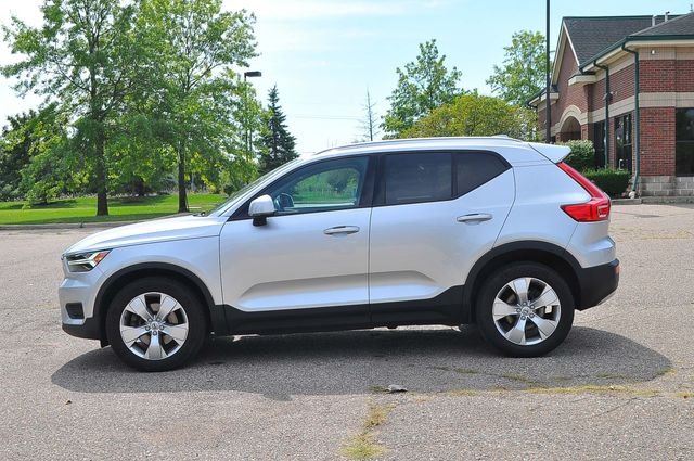 Used 2019 Silver Volvo Momentum image 6