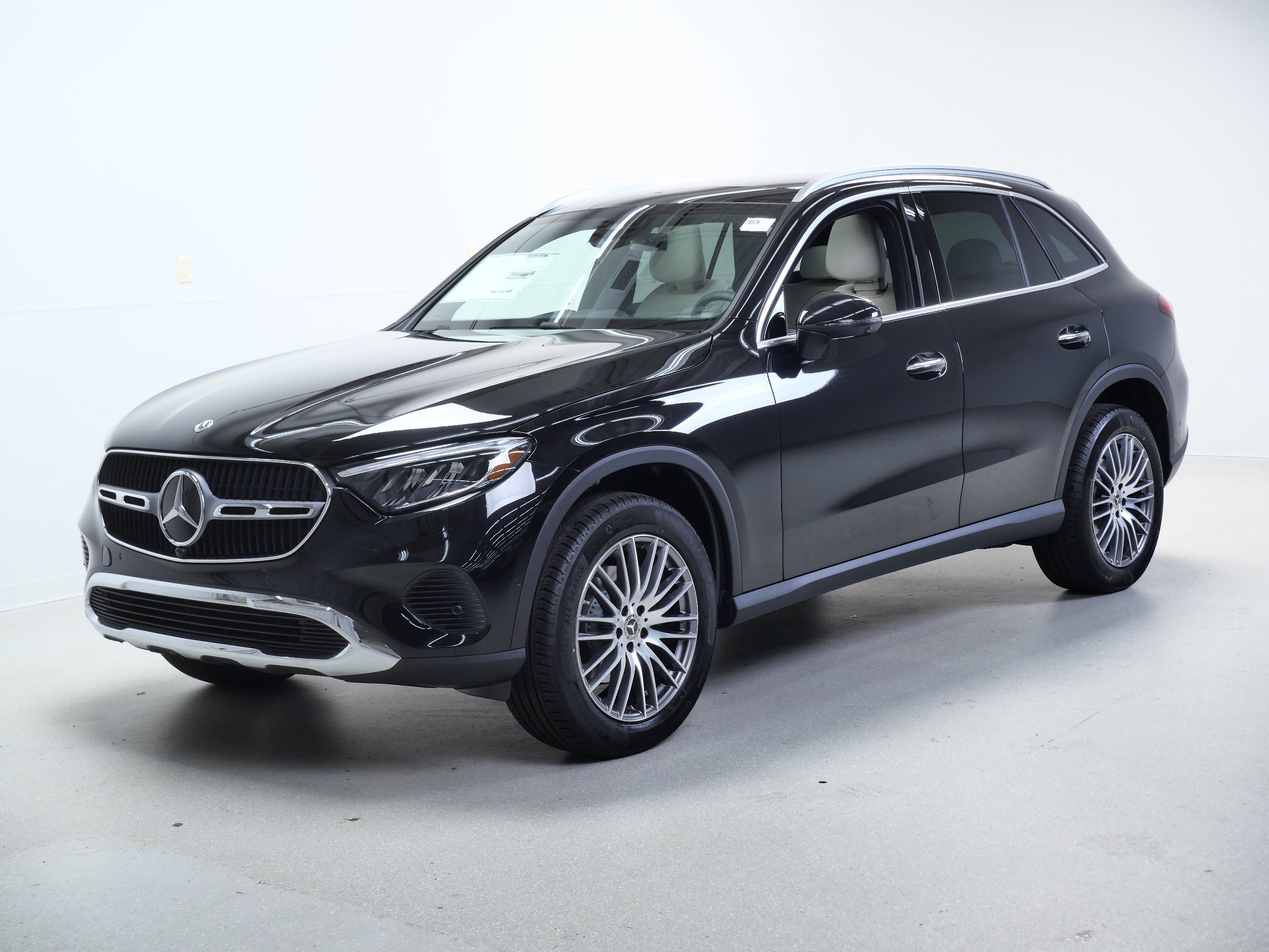New 2026 Obsidian Black Metallic Mercedes-Benz GLC 300 image 4