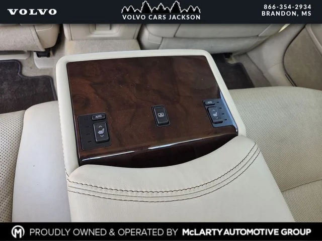 Used 2016 Red Lexus 460 image 21