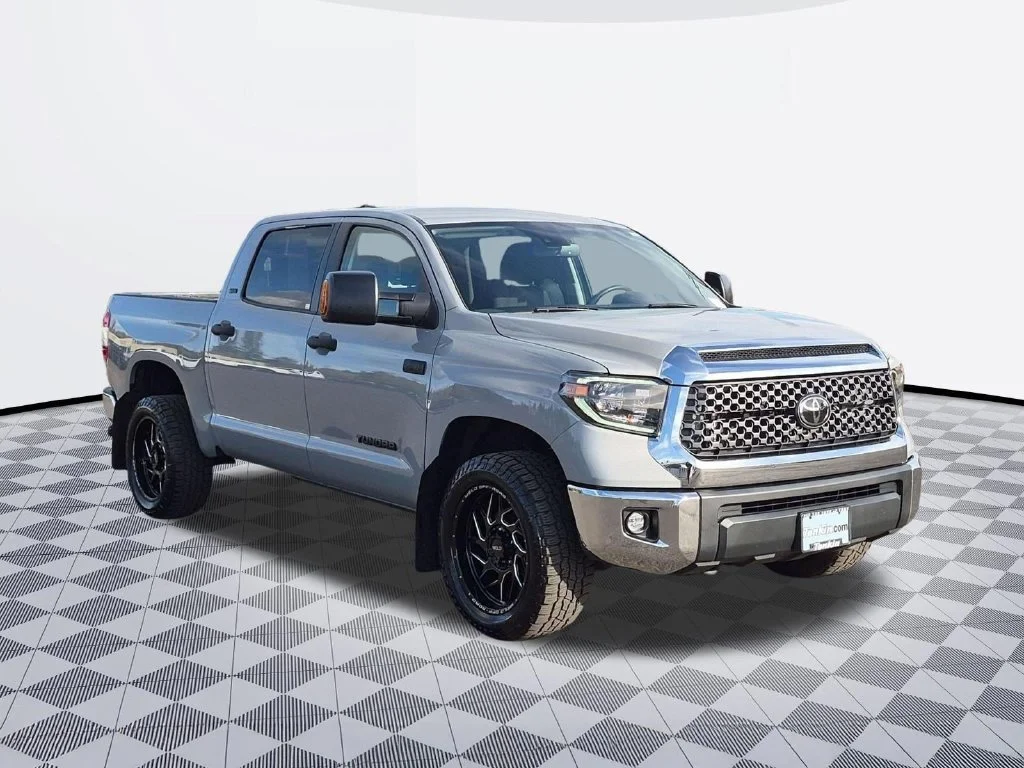 Used 2020 Cement Toyota SR5 image 8