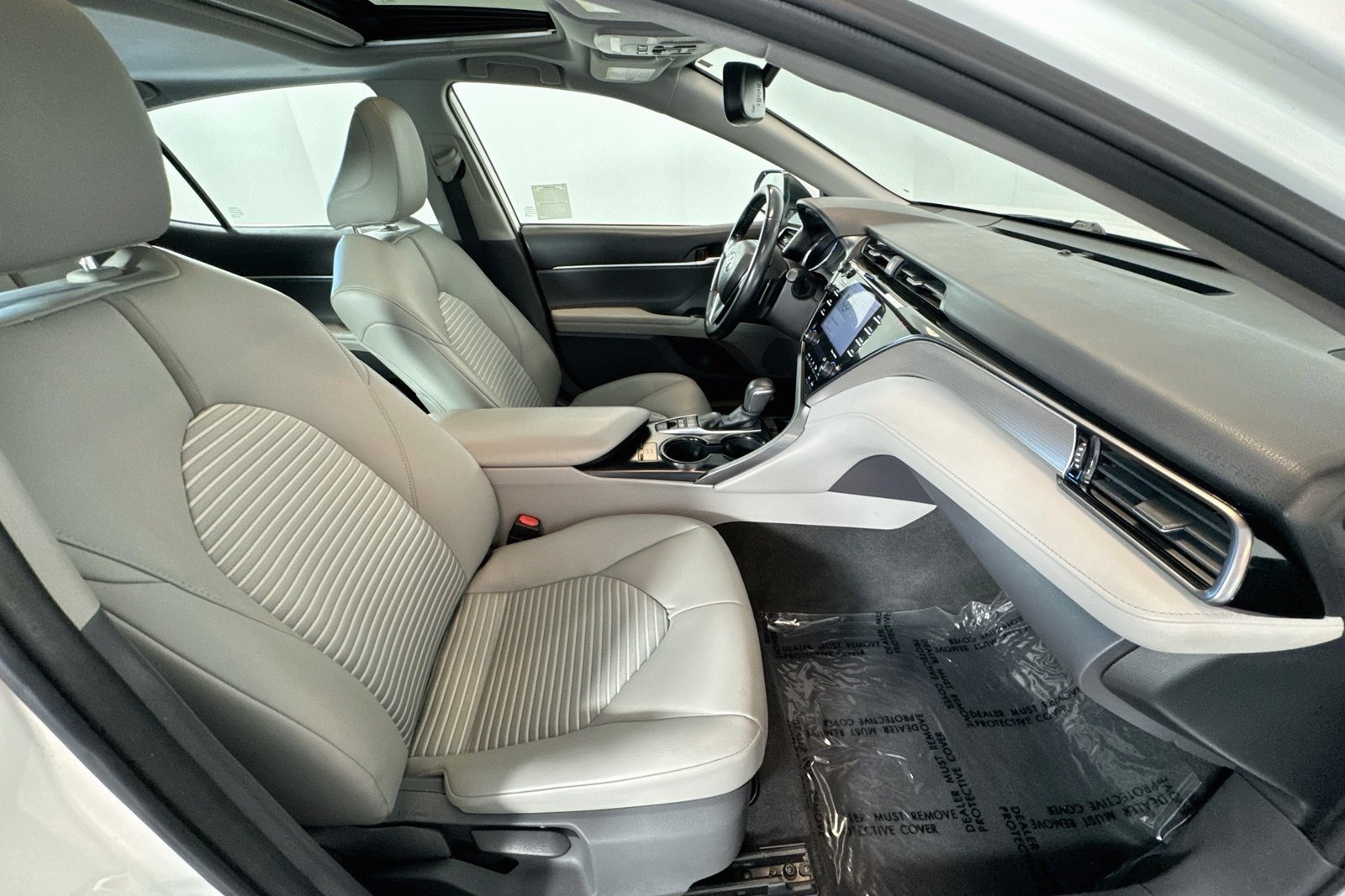 Used 2019 White Toyota Hybrid SE image 27